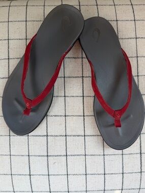 OluKai Women's Gray Sandals with Red Straps